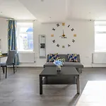 11f1 Captivating & Luxurious Apartamento