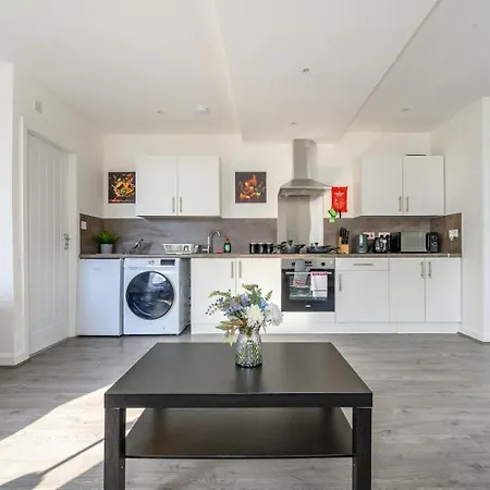 11f1 Captivating&luxurious * Bradford (West Yorkshire)