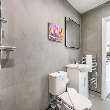 F1Hr - Cozy Double Room With Great Amenities Bradford (West Yorkshire)