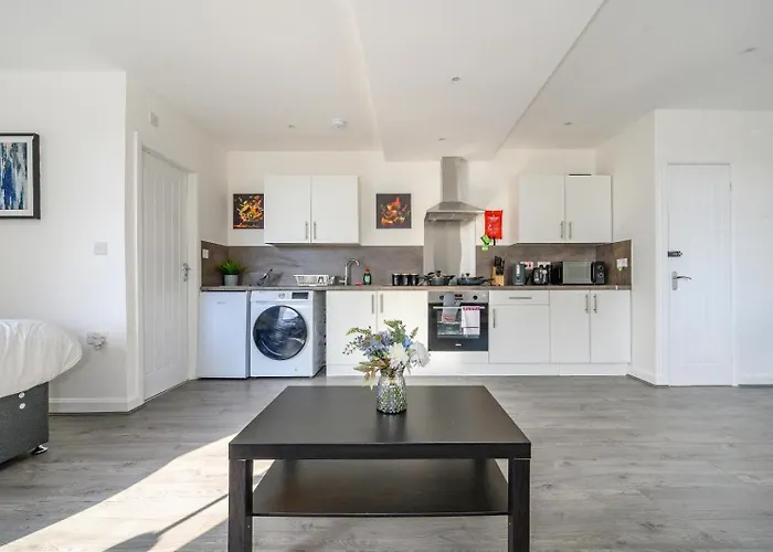 11f1 Captivating & Luxurious * Bradford (West Yorkshire)