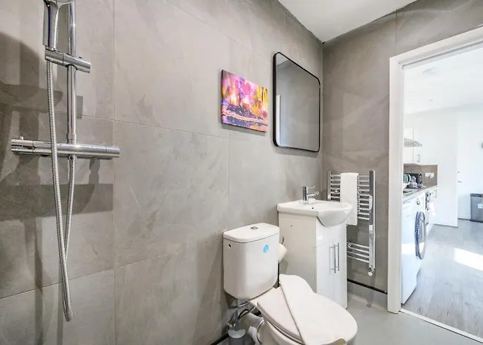 11f1 Captivating & Luxurious Bradford (West Yorkshire)