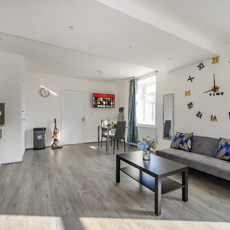 11f1 Captivating & Luxurious Lägenhet *